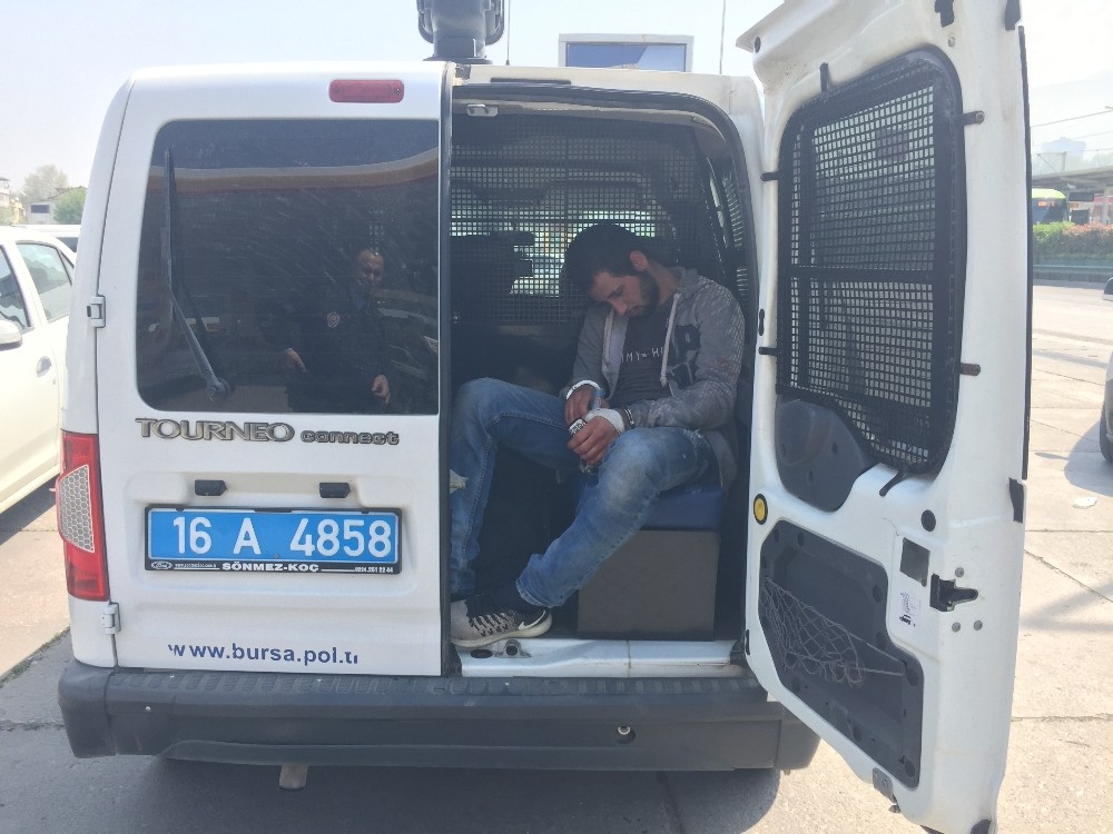 (Özel Haber) Boğazına Bıçak Dayayıp Telefonunu Gasp Ettiler