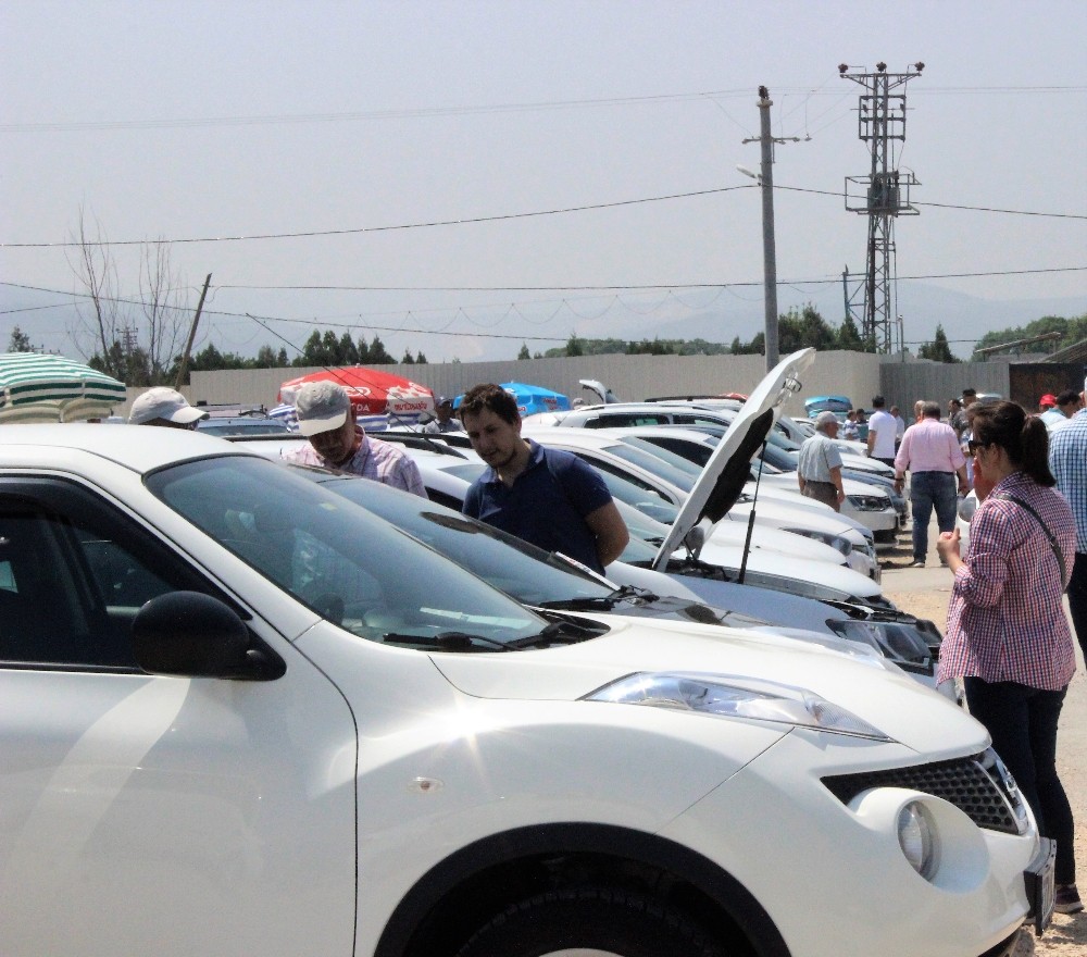 (Özel Haber) Oto Pazarında Yaprak Kımıldamıyor