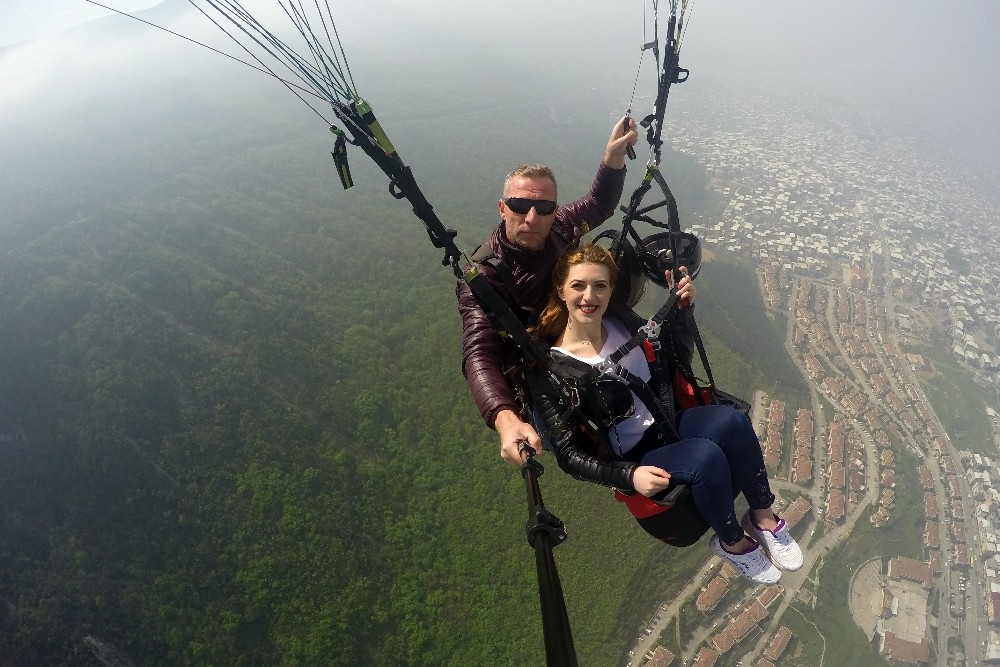 (Özel Haber) Paraşütten İndi, Evlenme Teklifi Aldı