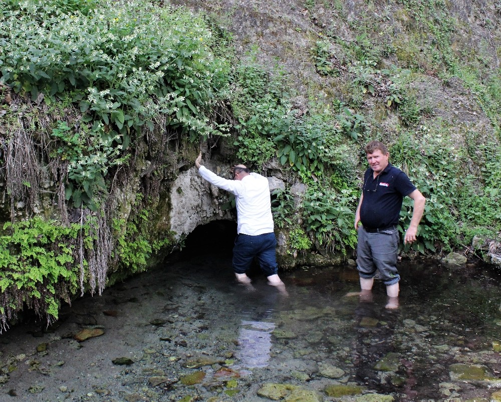 (Özel Haber) Su Dolu Tünelden Geçenlerin Dertlerinden Kurtulduğuna İnanılıyor