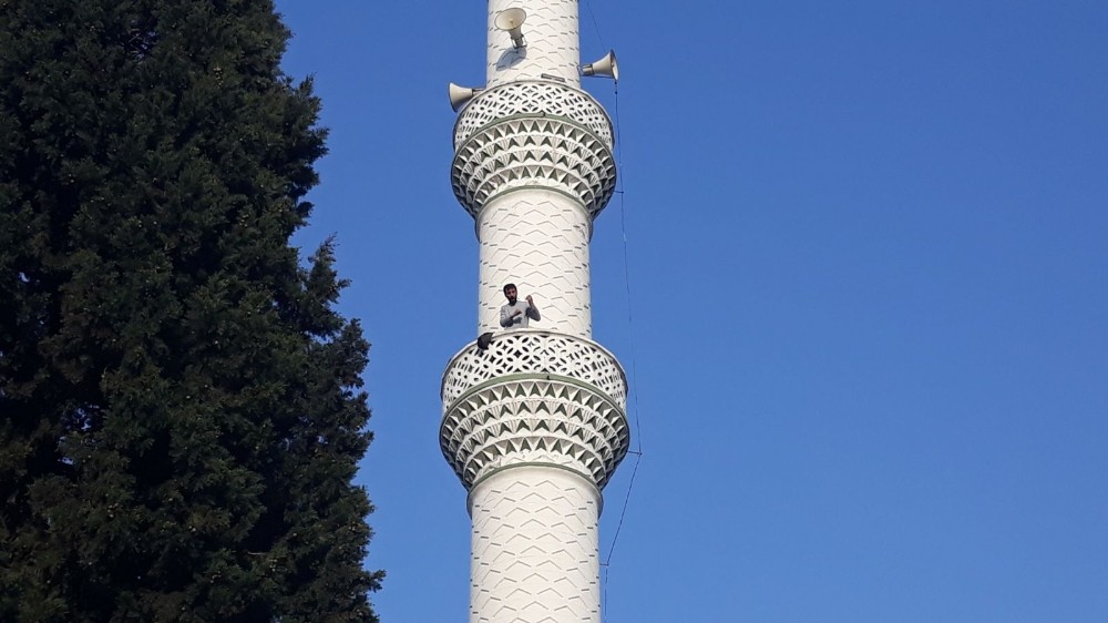 Pompalı Tüfekle Minareye Çıktı, Vatandaşlara Ateş Açtı
