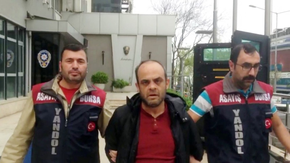 Sara Nöbeti Geçiren Adama Yardım Bahanesiyle Yaklaşıp, Parasını Çaldı