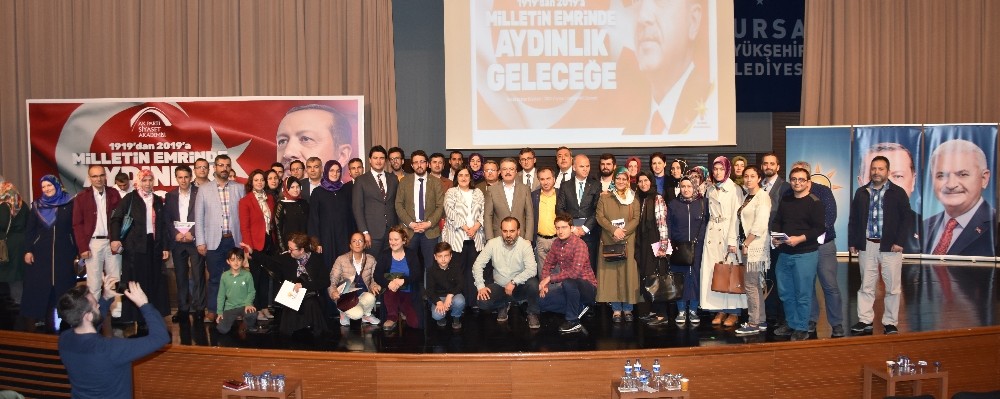 Siyaset Akademisine Yoğun İlgi