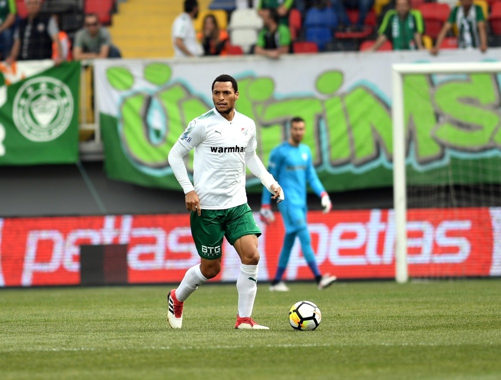 Titi: Başımızı Dik Tutmak Zorundayız