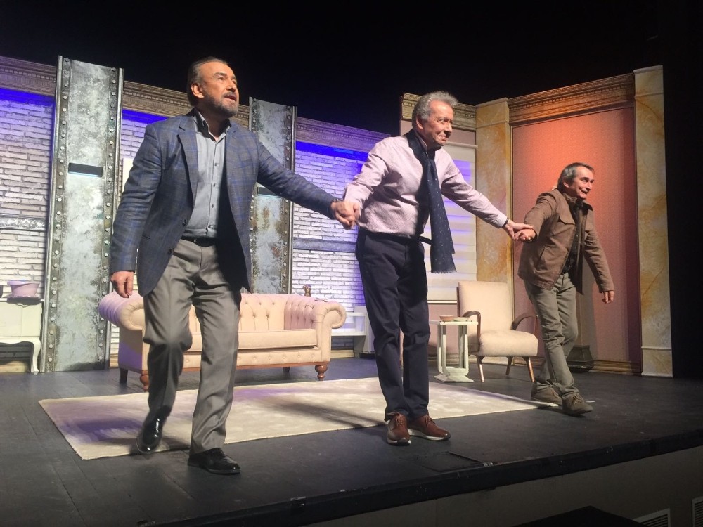 Tiyatronun Ustaları Nilüferde Sahneye Çıktı