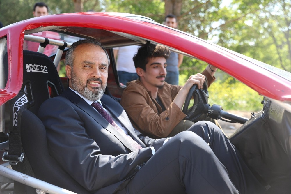 Üniversiteliler Elektrikli Otomobil Üretti