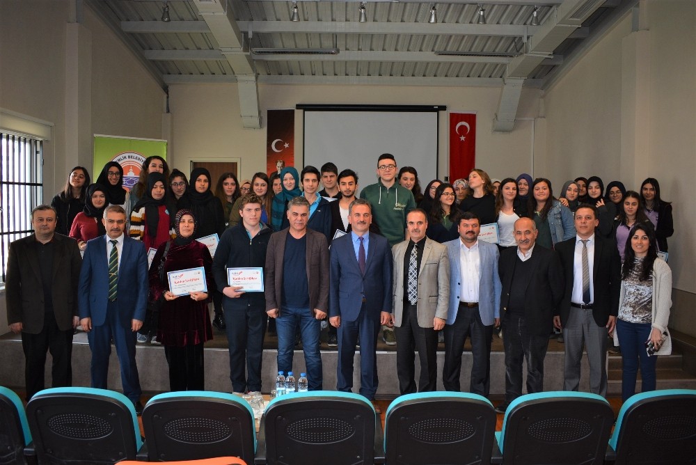 Yazarlığa İlk Adımı Atanlar Sertifikalarını Aldı