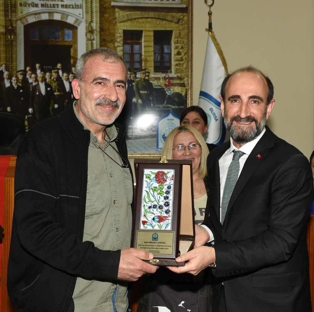 Yıldırımlı Hayvanseverlere Plaket