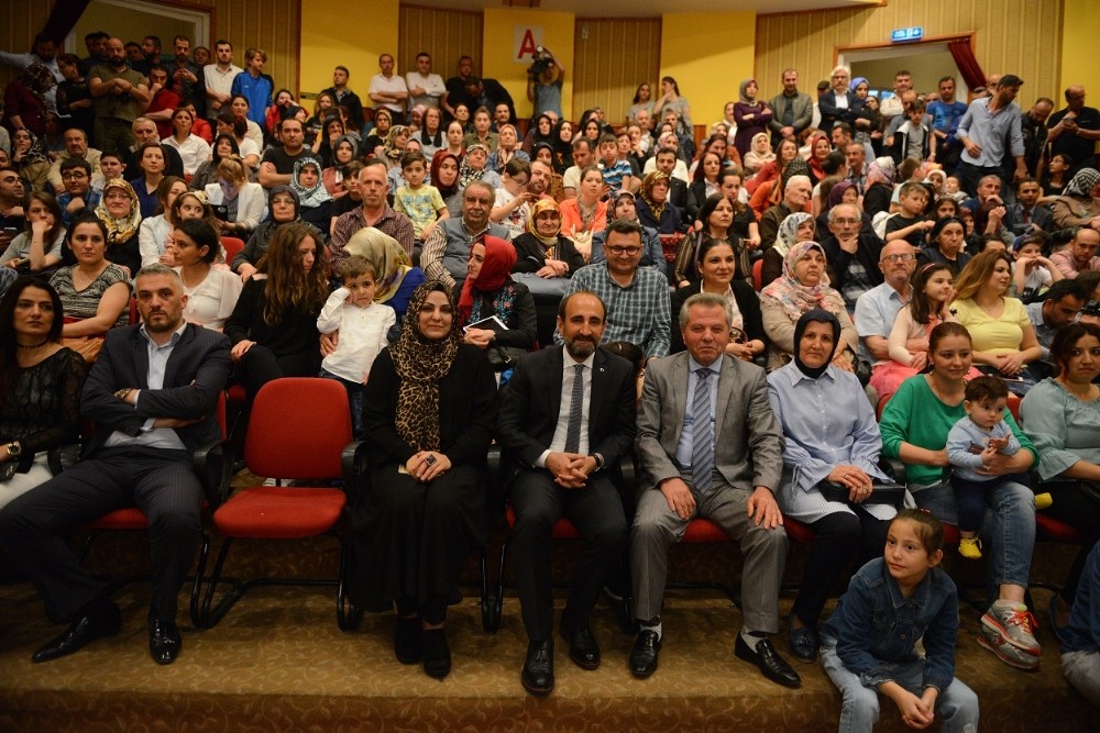 Yıldırımlı Miniklerden Duygusal Gösteri