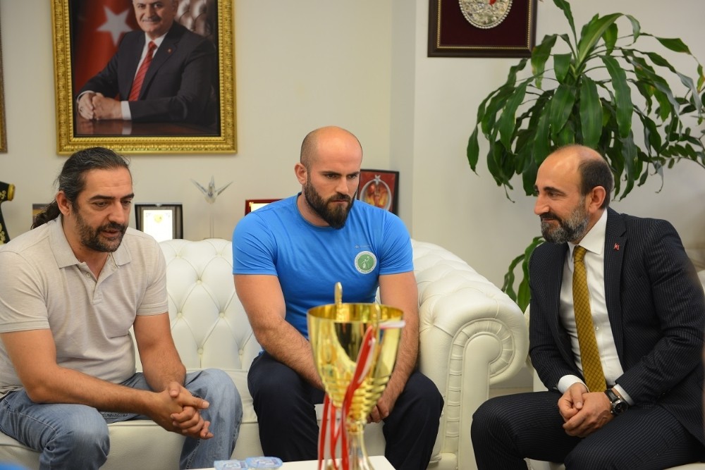 Başkan Edebaliye Engelli Şampiyon Basketçilerden Ziyaret