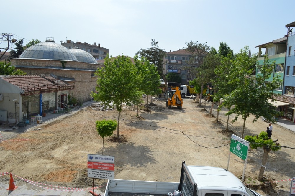 Belediye Meydanı Bayrama Hazır