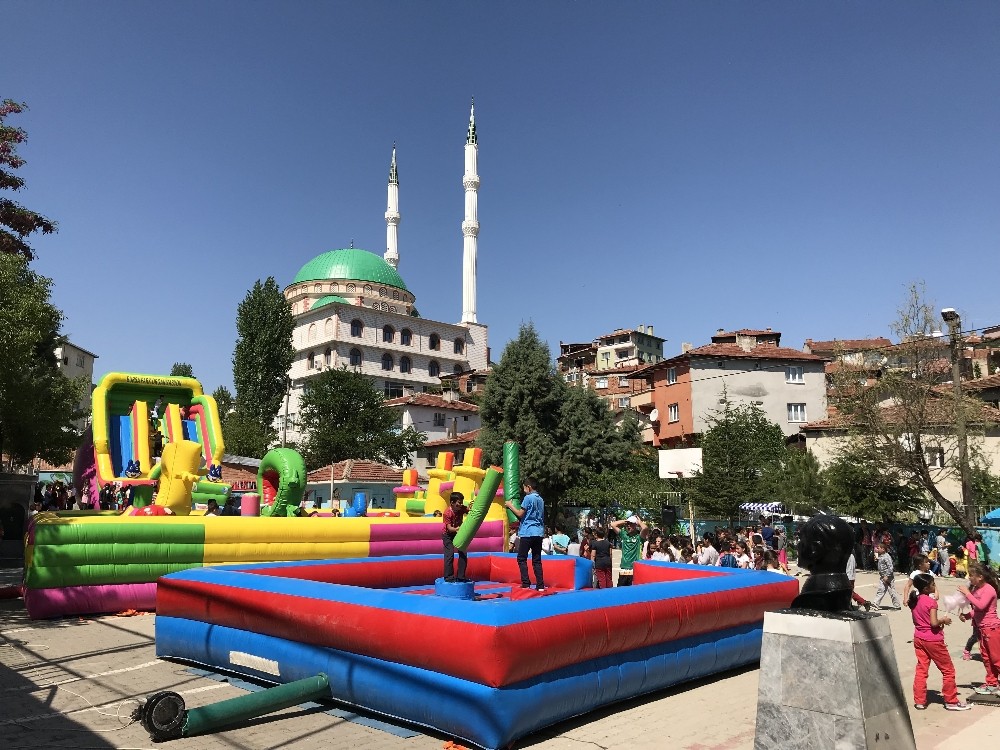 Büyükorhanda Çocuk Şenliğine Büyük İlgi