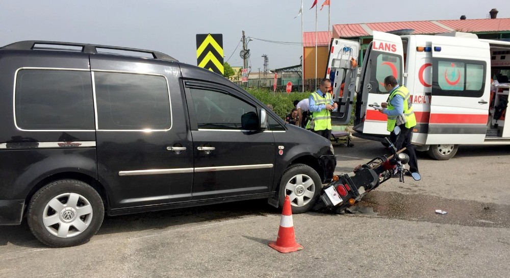 Elektrikli Bisikletle Kamyonet Çarpıştı: 1 Yaralı