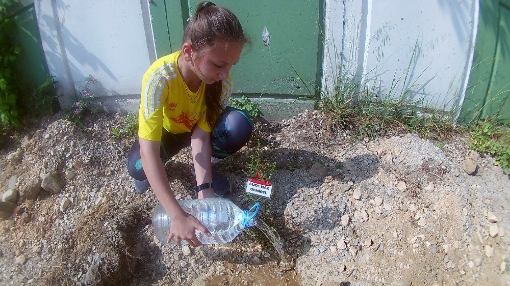 Genç Atletlerden Örnek Davranış