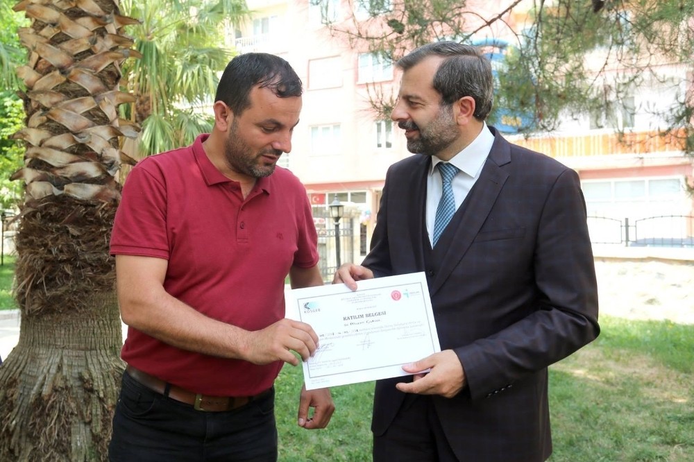 Gürsuda Girişimcilik Kurslarını Tamamlayan Kursiyerlere Sertifika Verildi