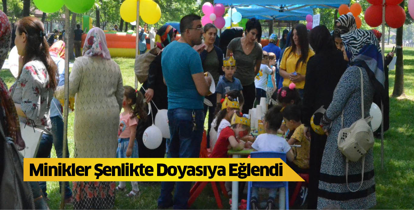 Minikler Şenlikte Doyasıya Eğlendi
