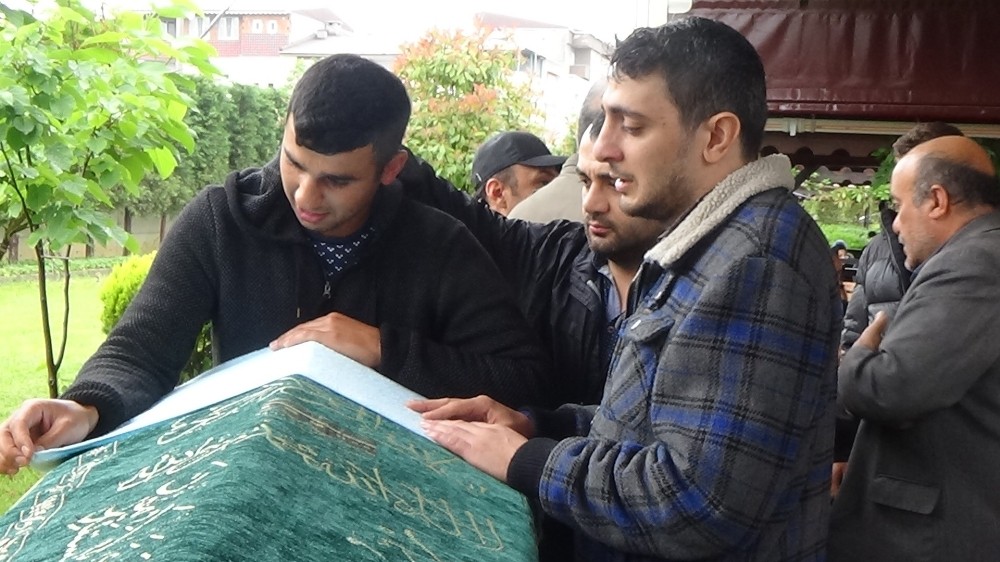 Pilavdan Zehirlenen Genç Gözyaşları İle Uğurlandı