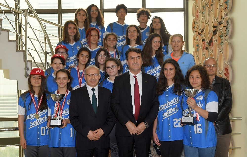 Softbolda Bursanın Gururu Oldular