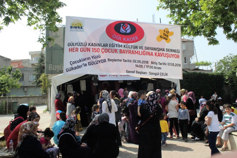 Yardımsever Kadınlar Bin Çocuğa Bayram Sevincini Erken Yaşattı