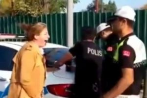 Polisin Haklı İsyanı : Lan bağırmayın hanımefendi!