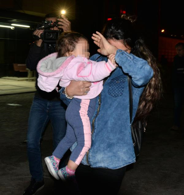 16 Yaşındaki Anne !  Bebeğini…