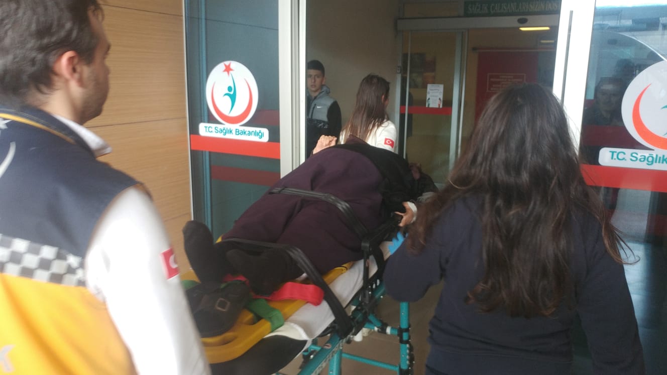 Bisikletin devrilmesi sonucu 2 kişi yaralandı