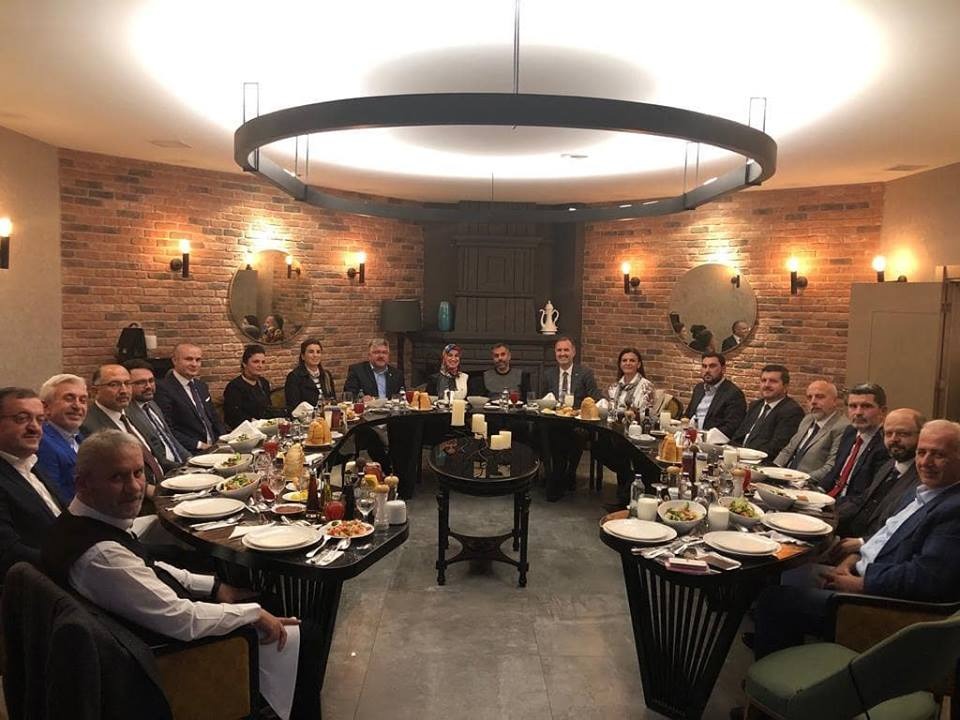 Ak Partili aday adayları yemekte bir araya geldi