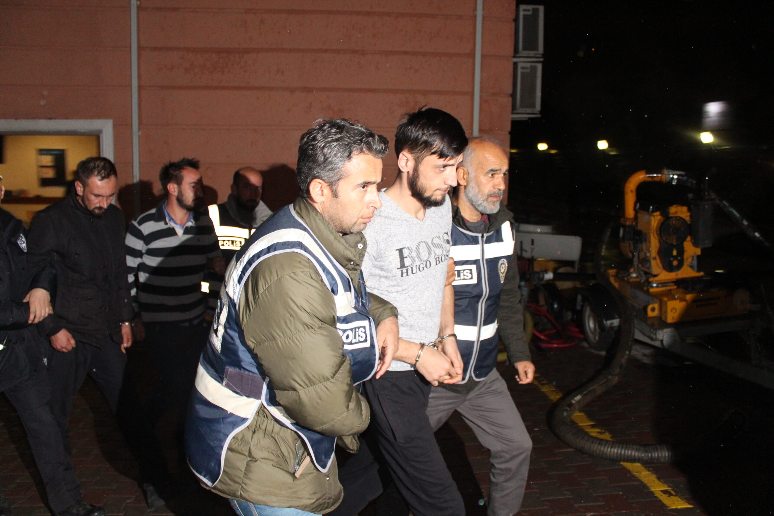 Cinayet şüphelileri için ek gözaltı