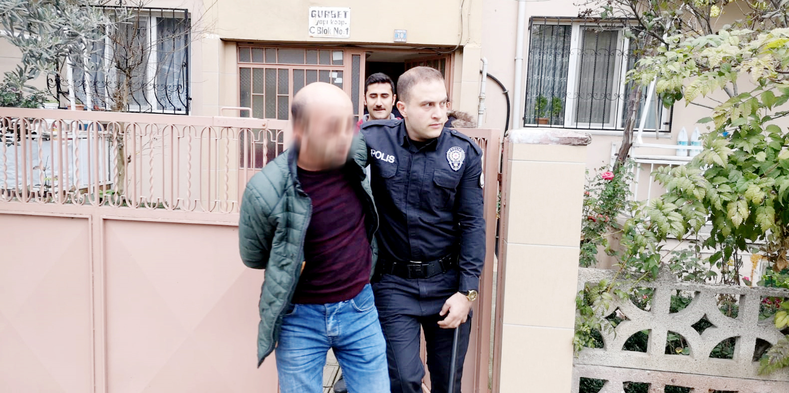 Hırsızı çatıda sıkıştırdılar