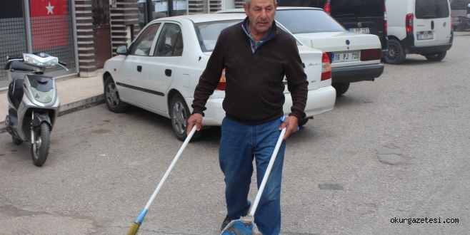 Her gün İnegöl sokaklarını temizliyor