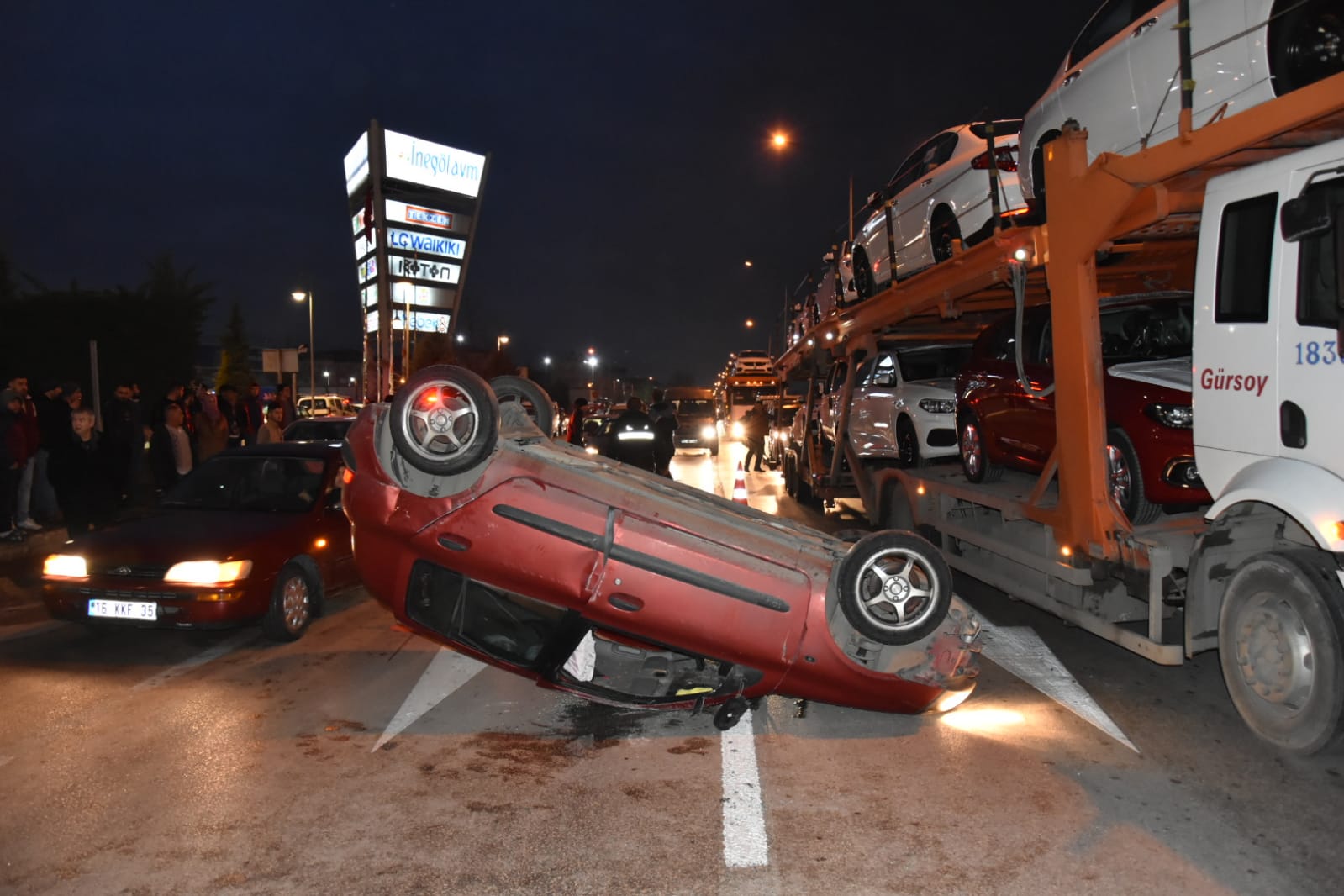 İnegöl’de araç takla attı