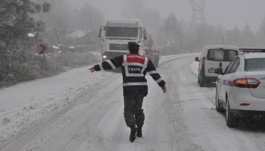 Domaniç-İnegöl yolunda kar ulaşımı etkiledi