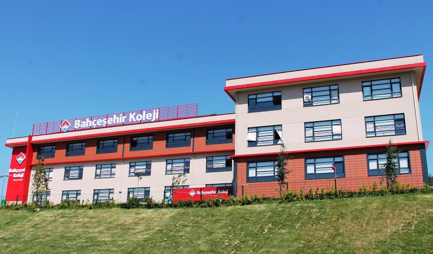 Başörtüsü iddiasına yanıt gecikmedi