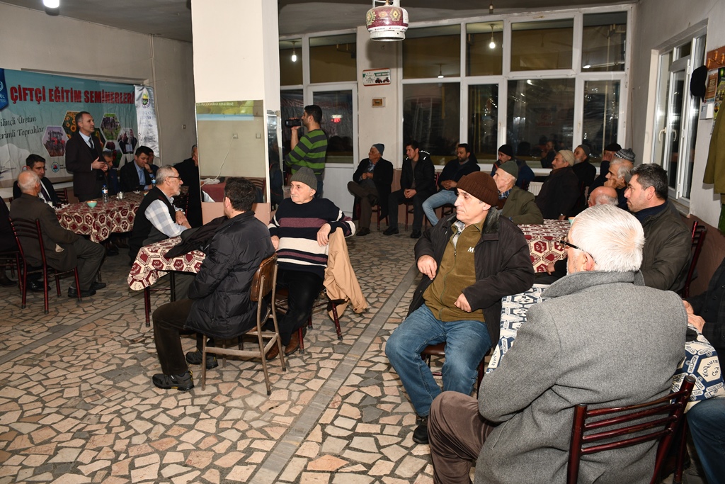 Çiftçi eğitim seminerleri sürüyor