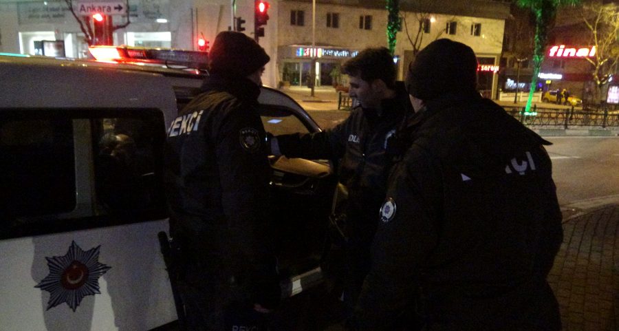 Donmak üzere olan Engelli vatandaşı bekçiler kurtardı