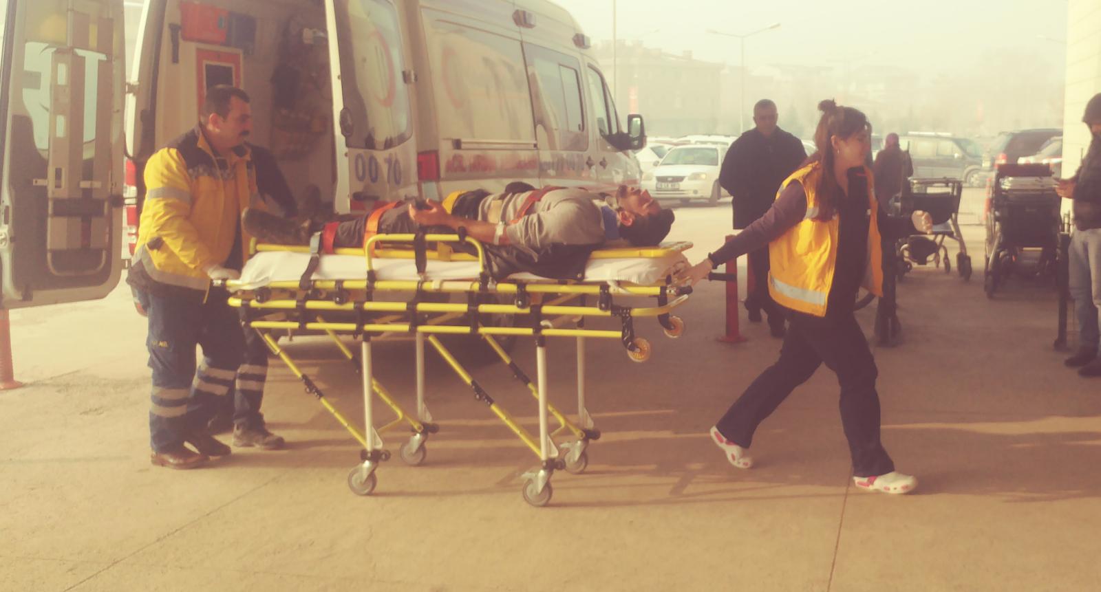 Motosiklet ile otomobil çarpıştı; 1 yaralı