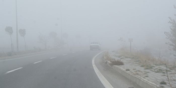 İnegöl’deki yol sis nedeniyle kapatıldı