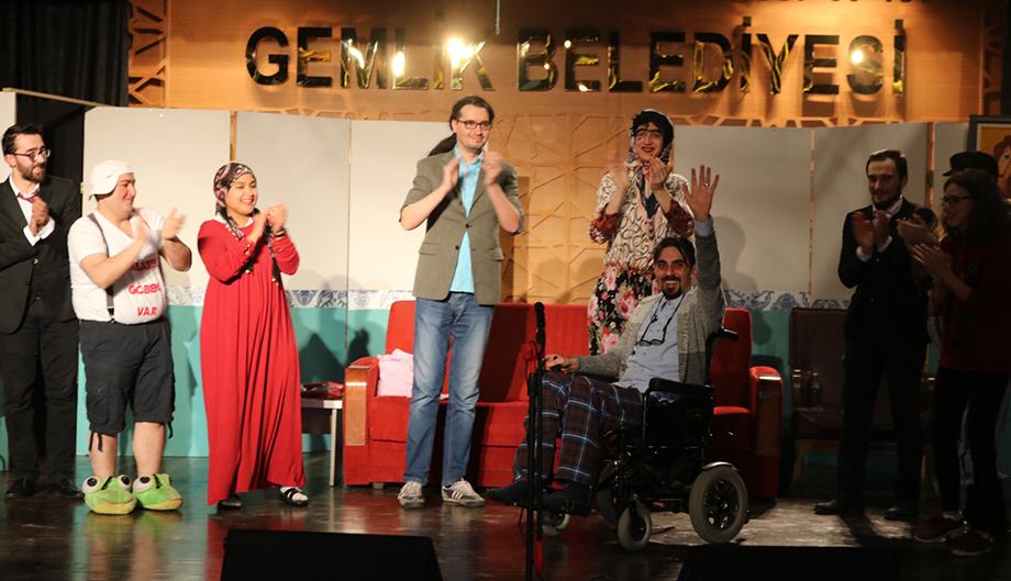 Eniştenin Suçu Ne tiyatrosu ilgi gördü