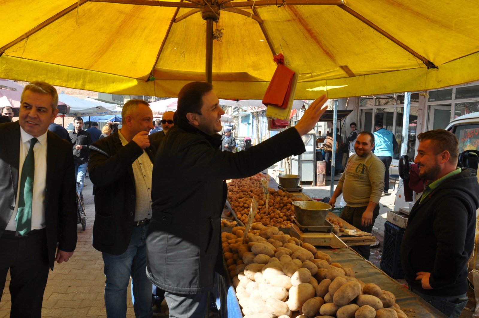 öZDEMiR, ÇALIŞMALARINI SüRDüRüYOR