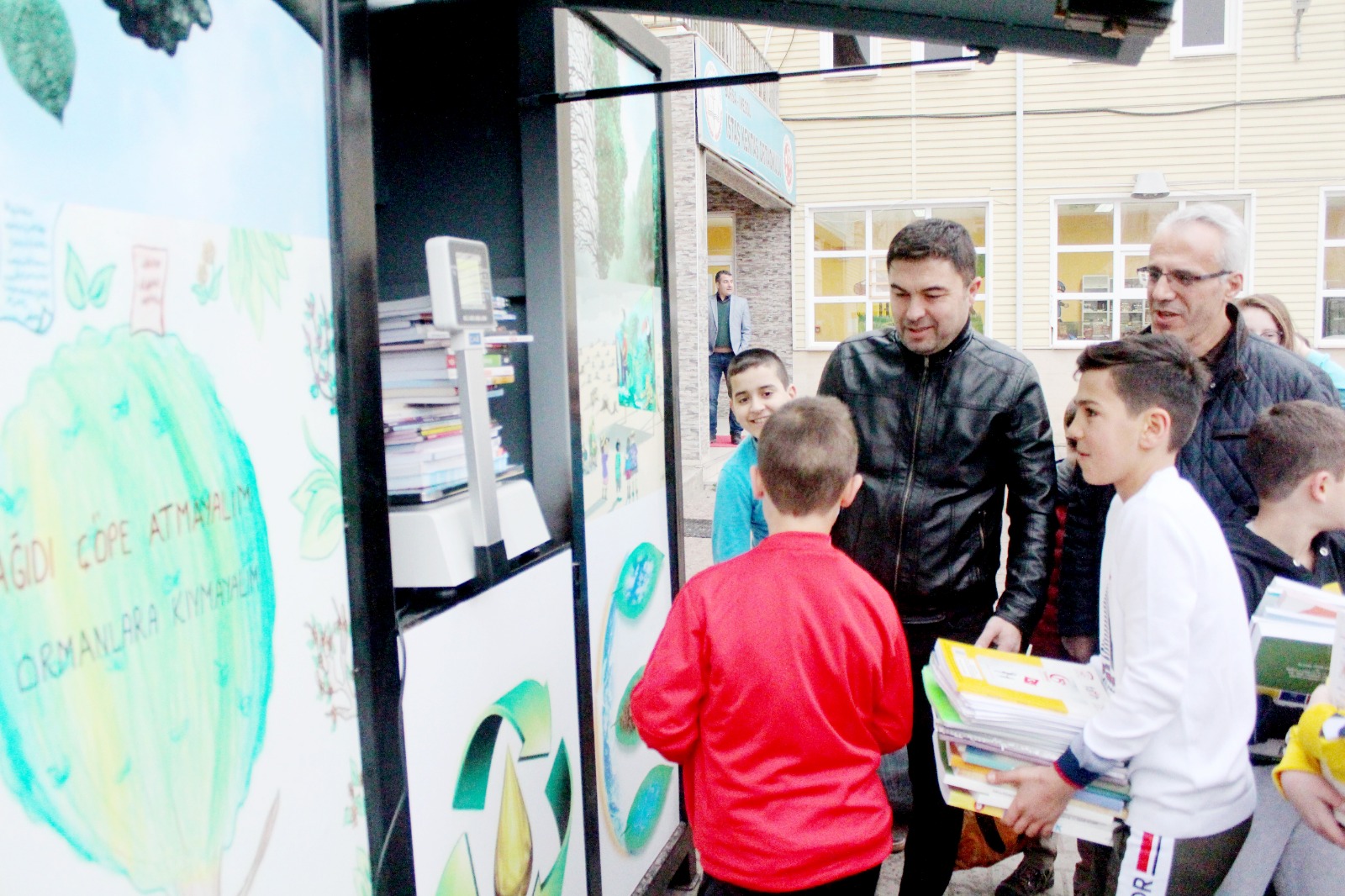 Geri dönüşebilen atığa karşılık alışveriş kartı