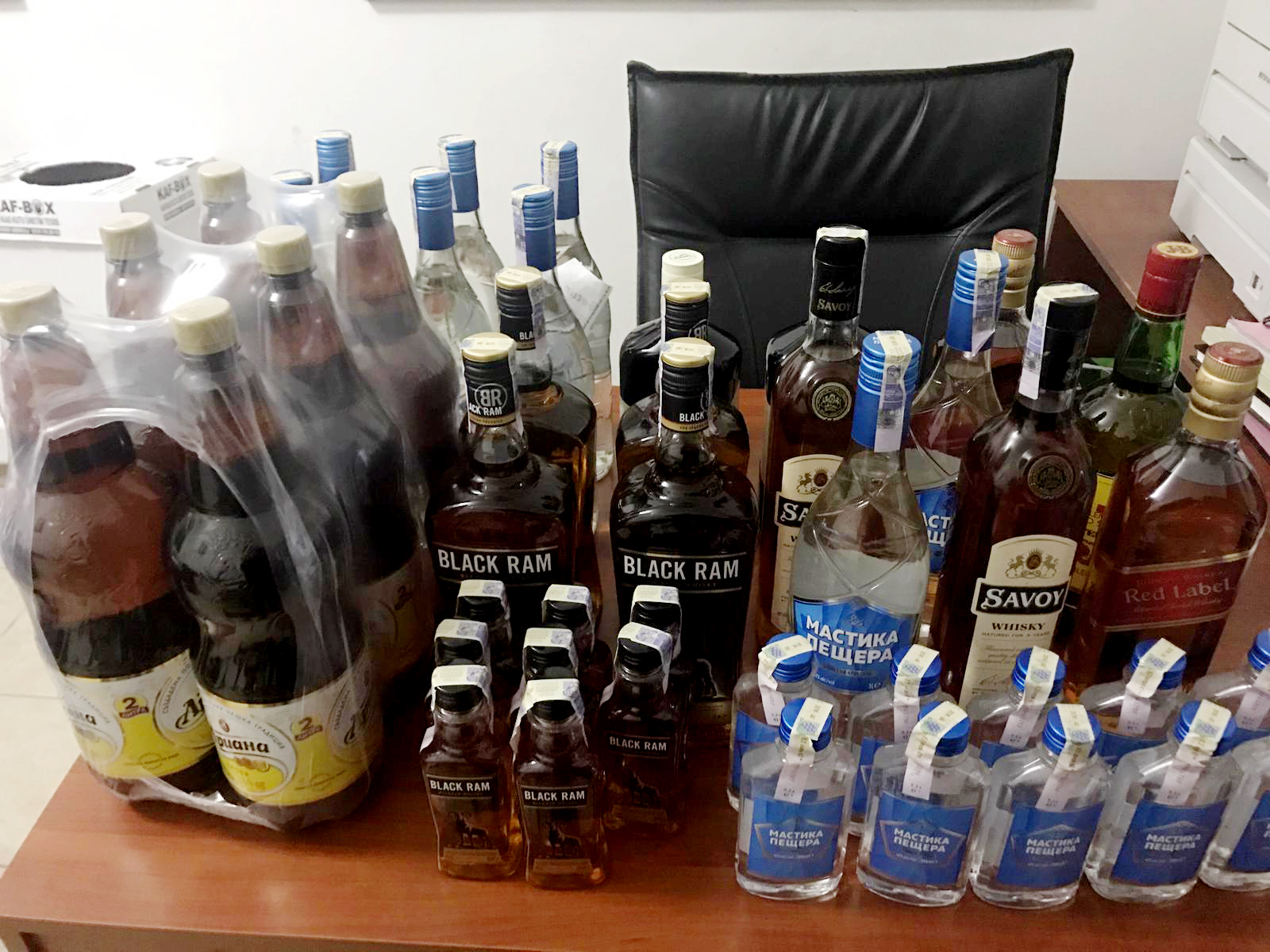 KAÇAK iÇKi ELE GEÇiRiLDi