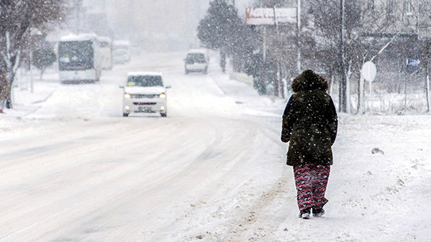 İnegöl’de kar yağışı başladı