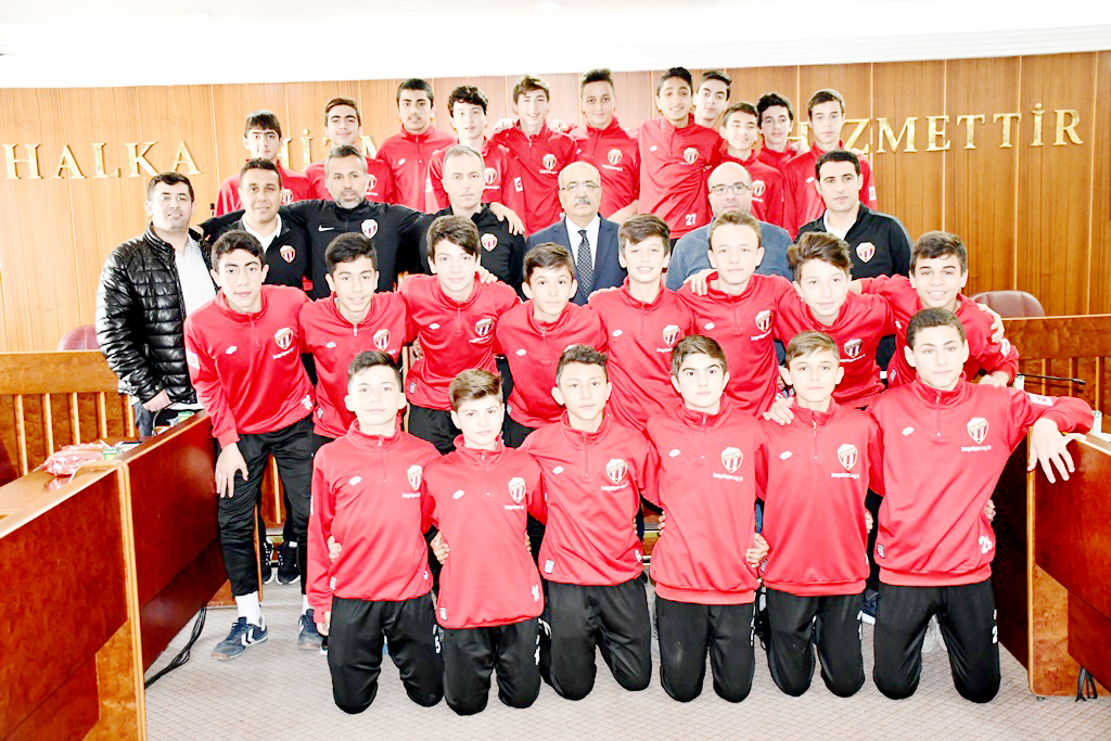 Türkiye Şampiyonasına hazırlanan genç sporcular ödüllendirildi