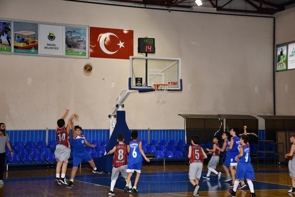 Okullar arası spor festivalinde coşku sürüyor