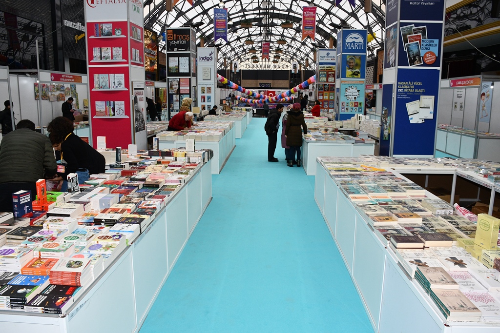 KiTAP GÜNLERiNE YOĞUN iLGi