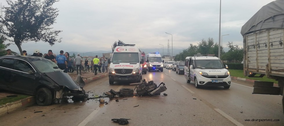 OTOMOBİL PARÇALARA AYRILDI; 1’İ AĞIR 5 KİŞİ YARALANDI