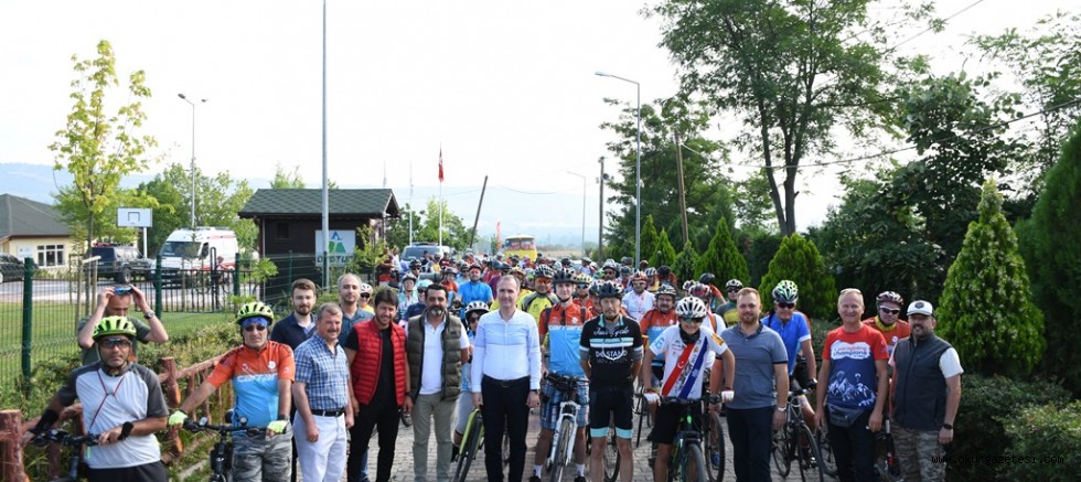 100 YILLIK BiSiKLET MACERASINA  DOSTUM’DA MOLA