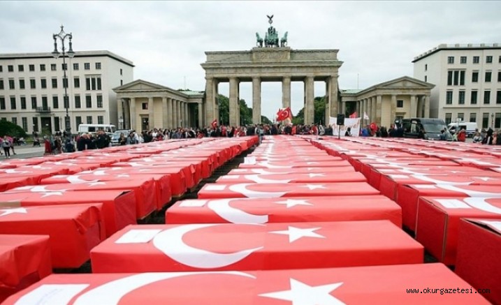 ALMANYA’NIN TARiHi MEYDANINDA 15 TEMMUZ ANILDI