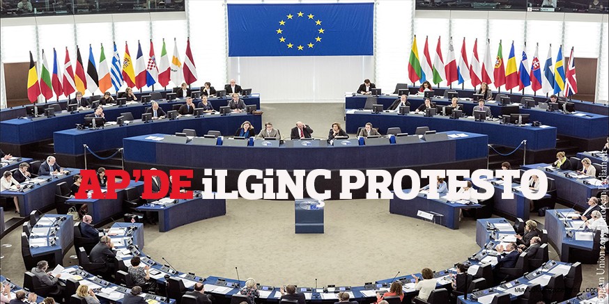 AP’DE iLGiNÇ PROTESTO
