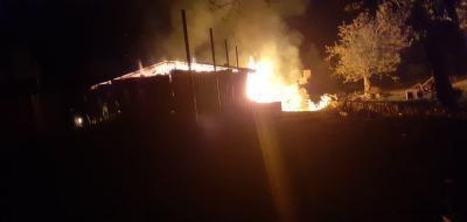 Alevler her yanı sardı